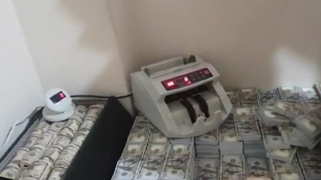 ATM'lere sahte dolar yatıran 2 kişi tutuklandı